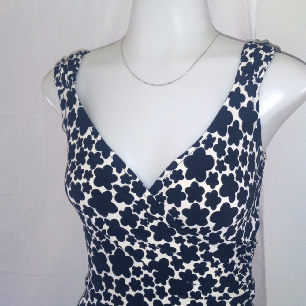 Elegant Black and White Floral Dress Xs